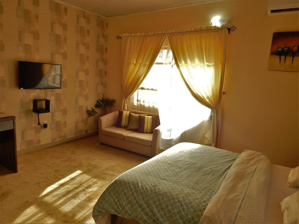 Redwood Place Hotel Abuja Buitenkant foto